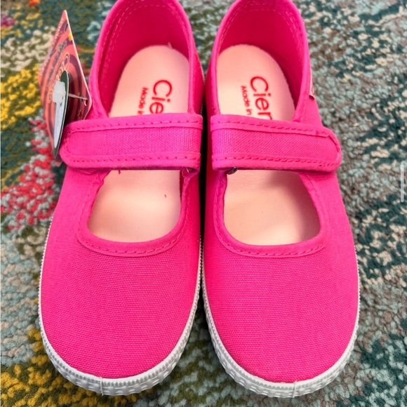 Cienta Fuchsia Mary Jane Dress Shoes - Picture 1 of 1